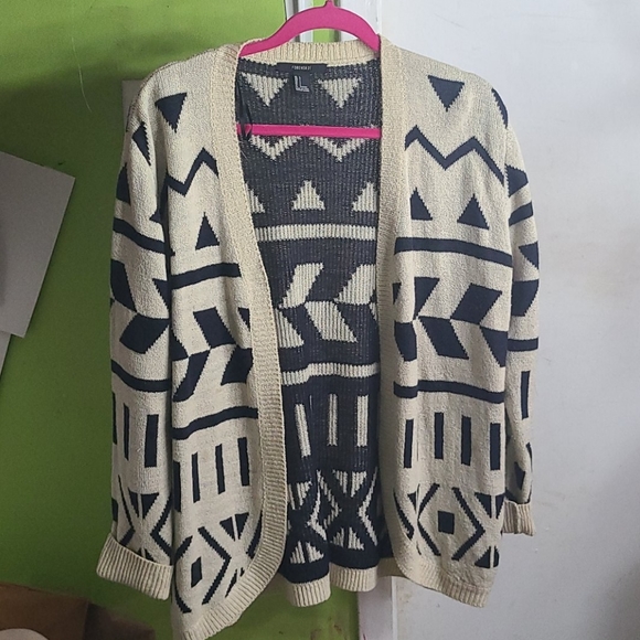 Cardigan - Picture 2 of 4